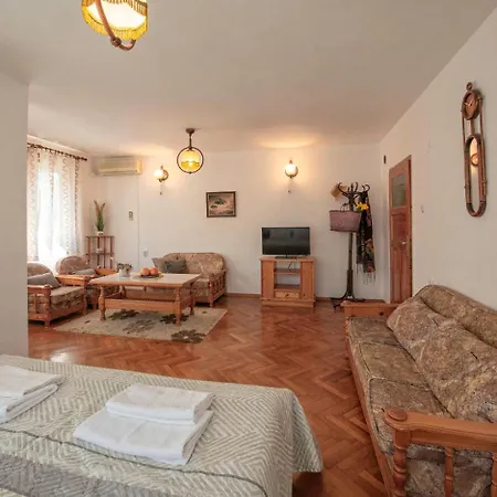 Valchevi Πανσιόν Τσερνομόρετς